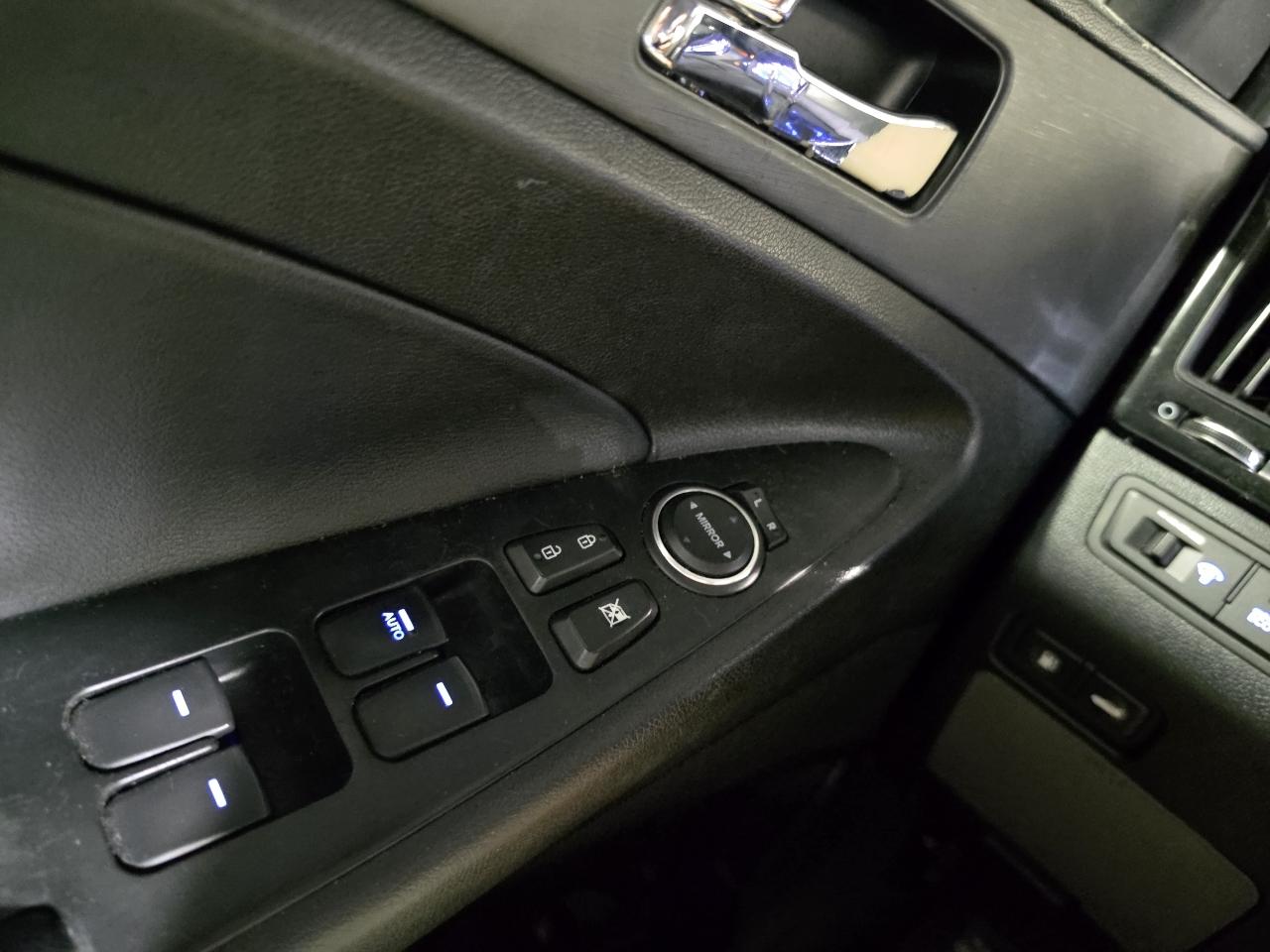 Hyundai Sonata 4dr Sdn 2.4L Auto SE 2013