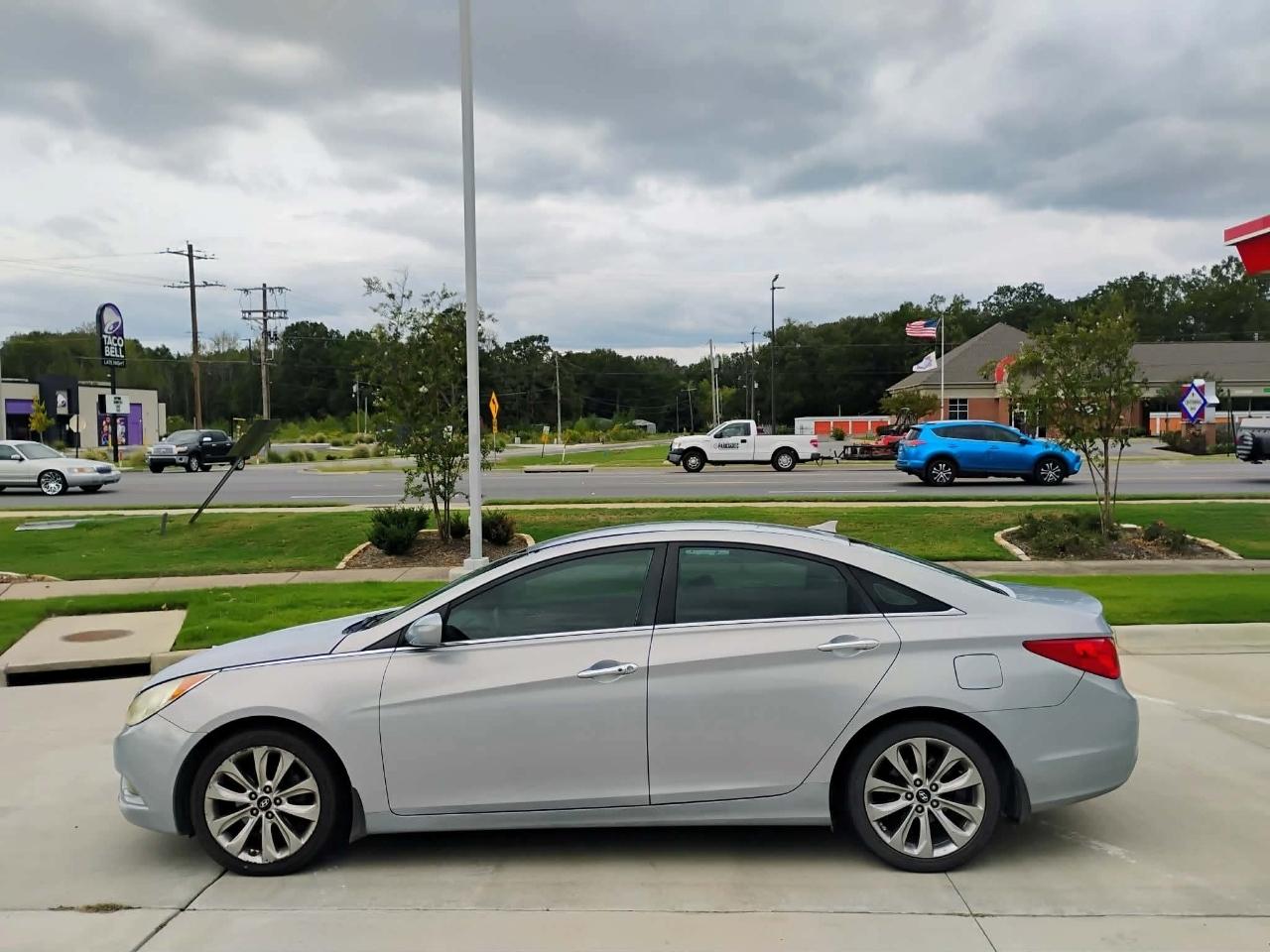 Hyundai Sonata 4dr Sdn 2.4L Auto SE 2013