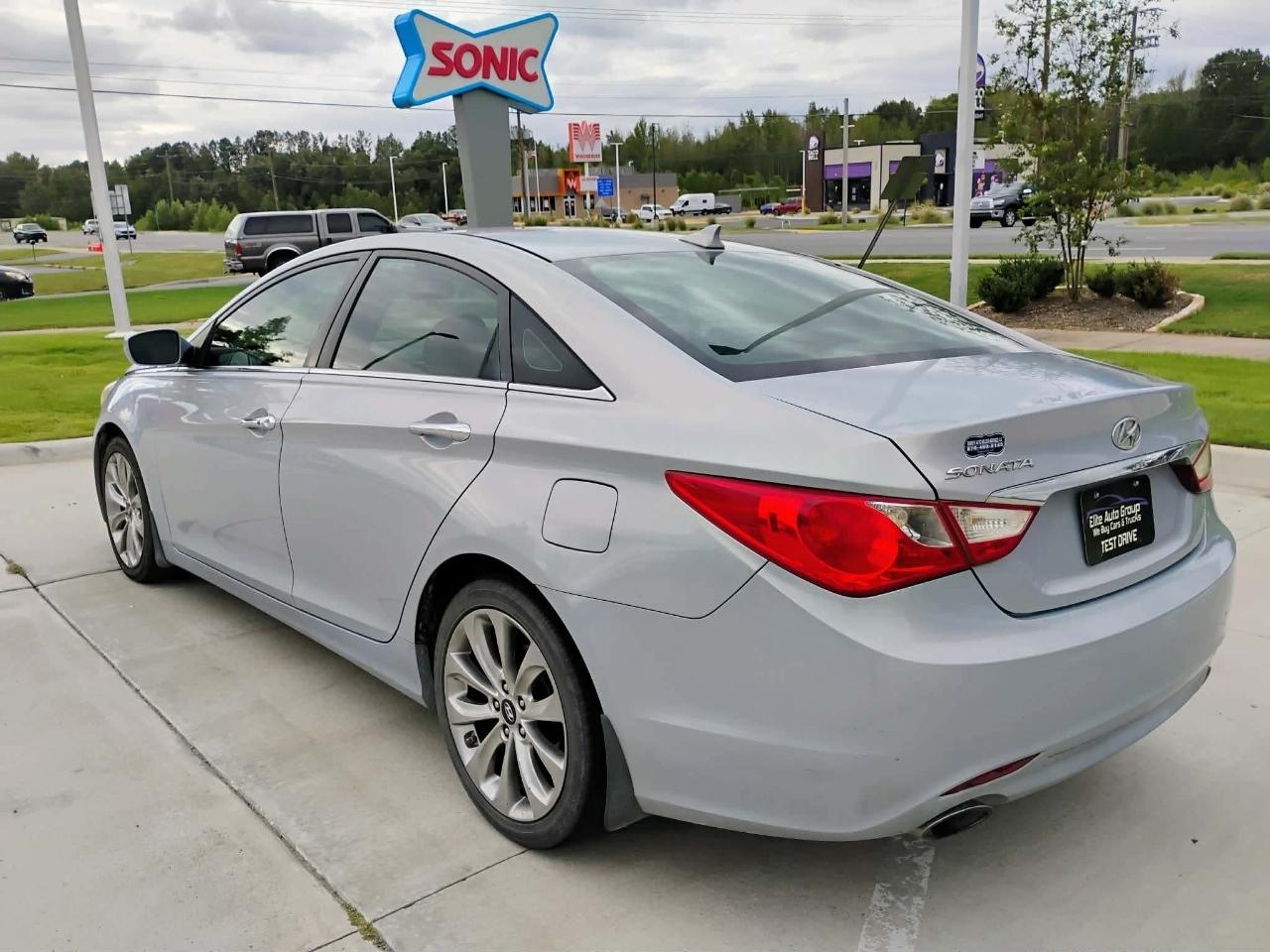 Hyundai Sonata 4dr Sdn 2.4L Auto SE 2013