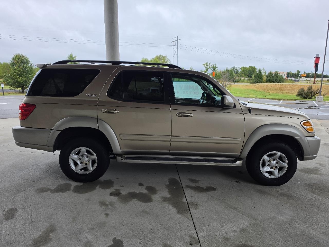 Toyota Sequoia 4dr SR5 4WD (Natl) 2002