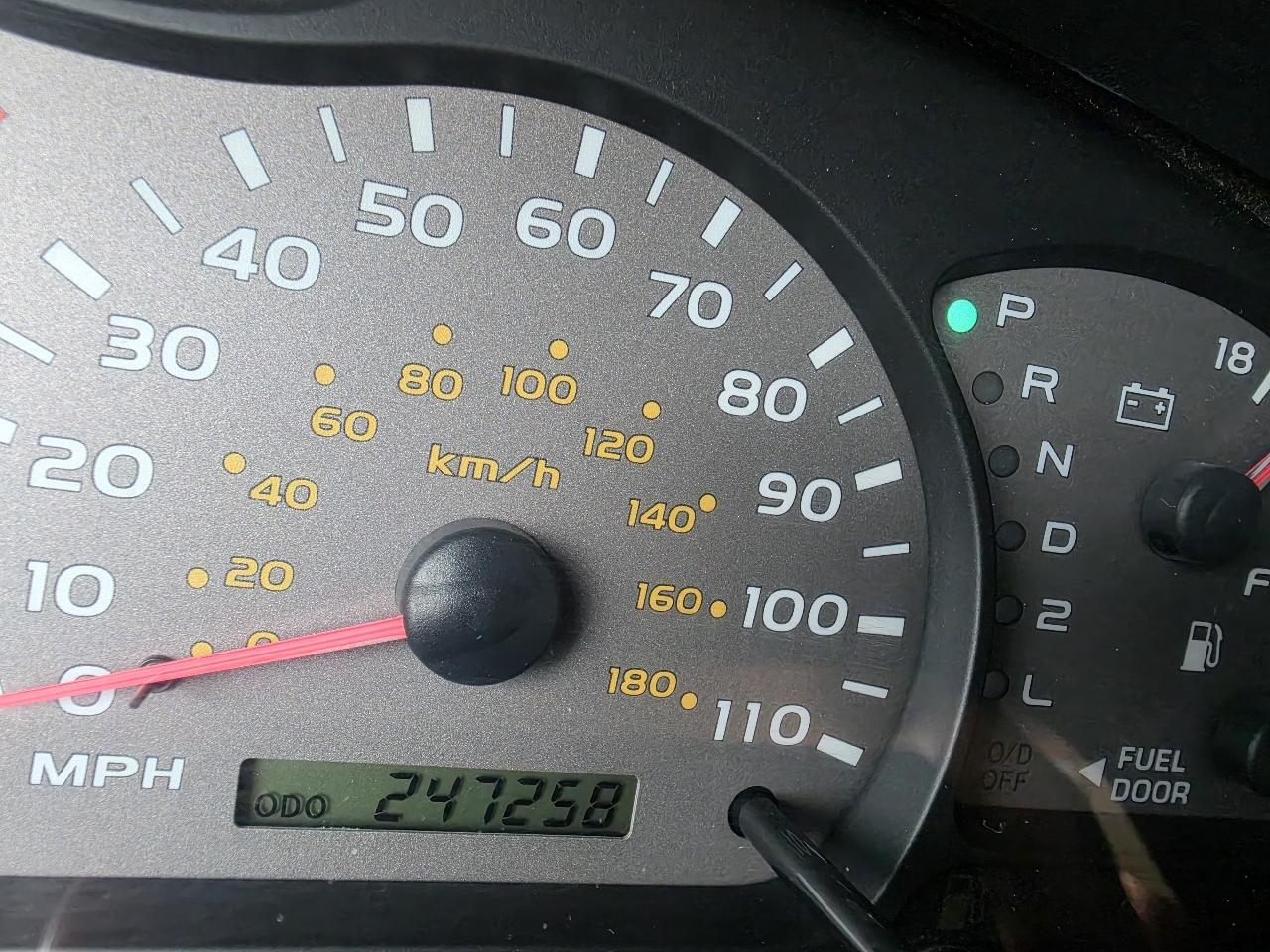 Toyota Sequoia 4dr SR5 4WD (Natl) 2002