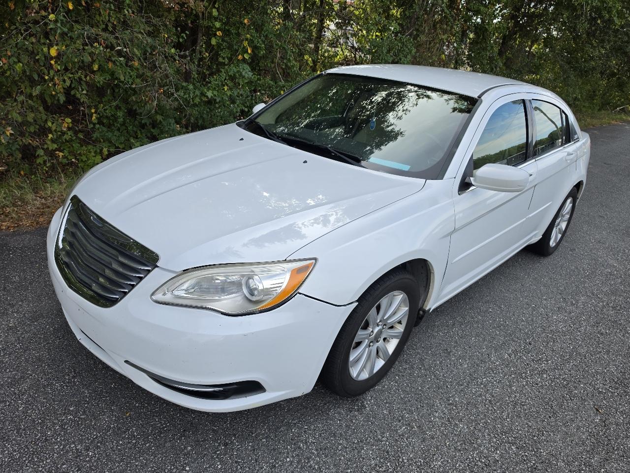 Chrysler 200 4dr Sdn Touring 2013
