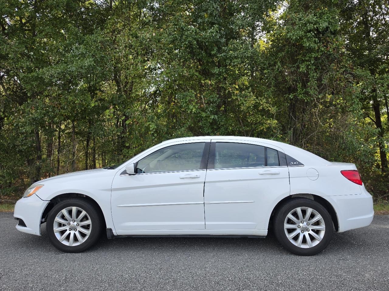 Chrysler 200 4dr Sdn Touring 2013