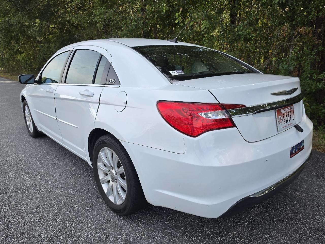 Chrysler 200 4dr Sdn Touring 2013