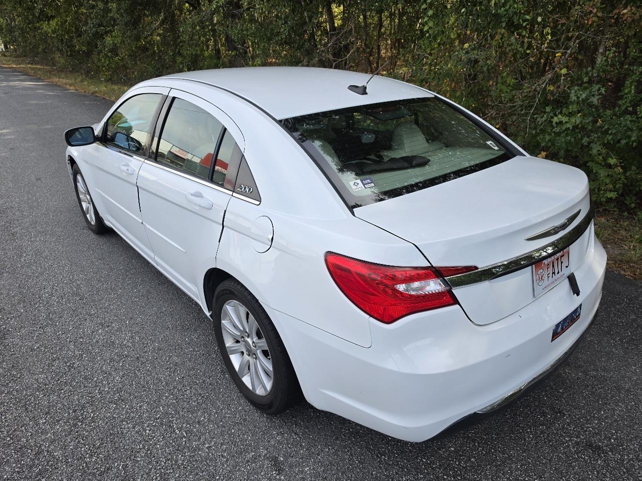 Chrysler 200 4dr Sdn Touring 2013