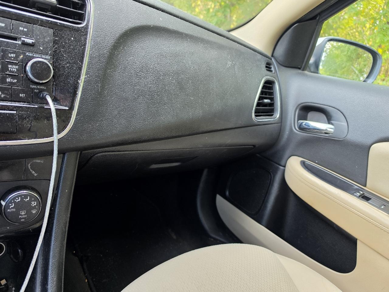 Chrysler 200 4dr Sdn Touring 2013