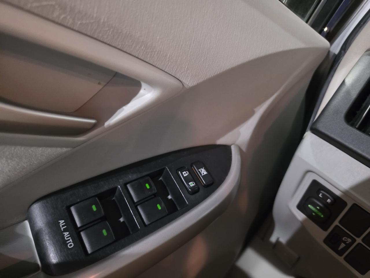 Toyota Prius 5dr HB Three (Natl) 2014
