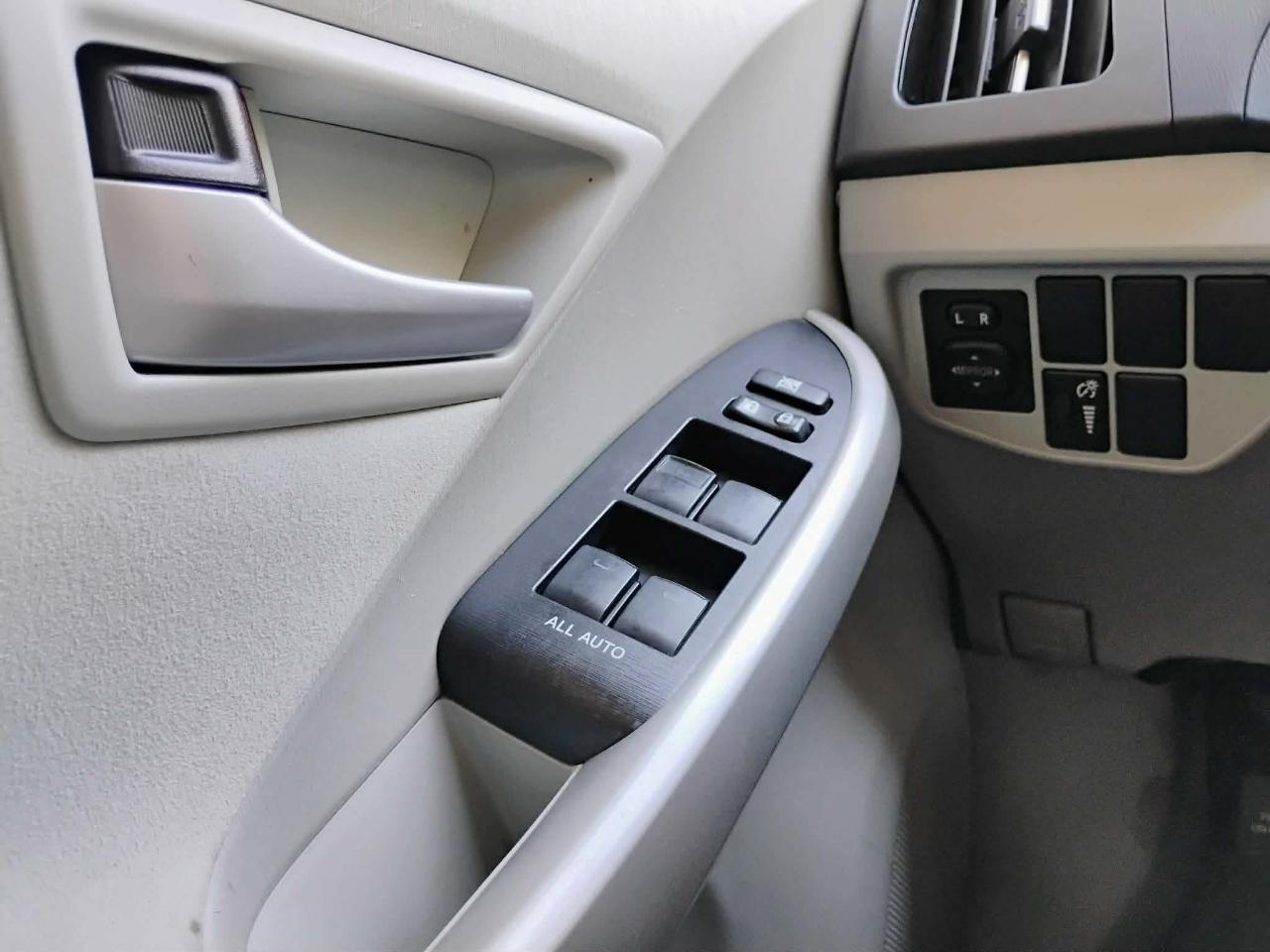 Toyota Prius 5dr HB Three (Natl) 2014