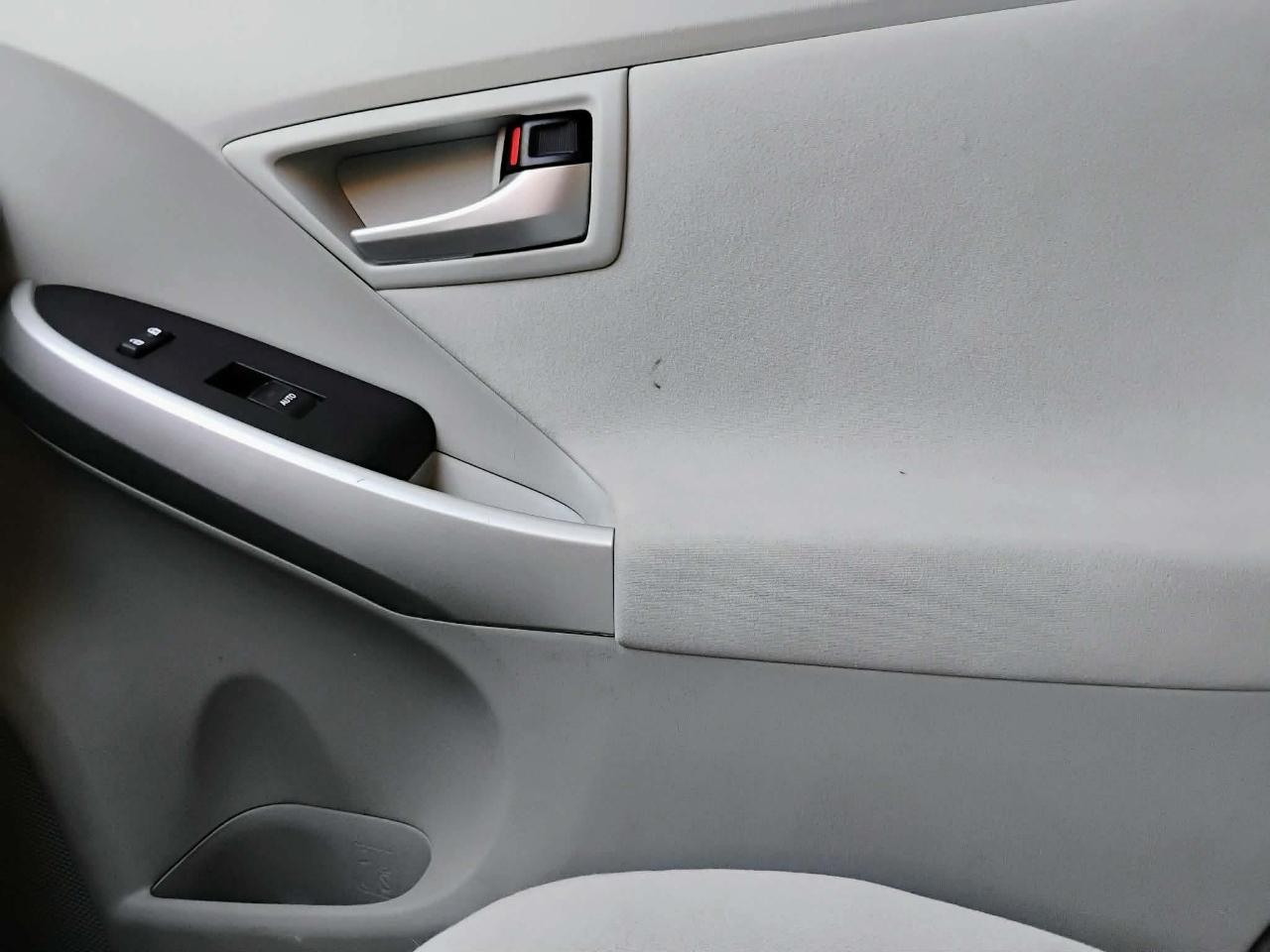 Toyota Prius 5dr HB Three (Natl) 2014