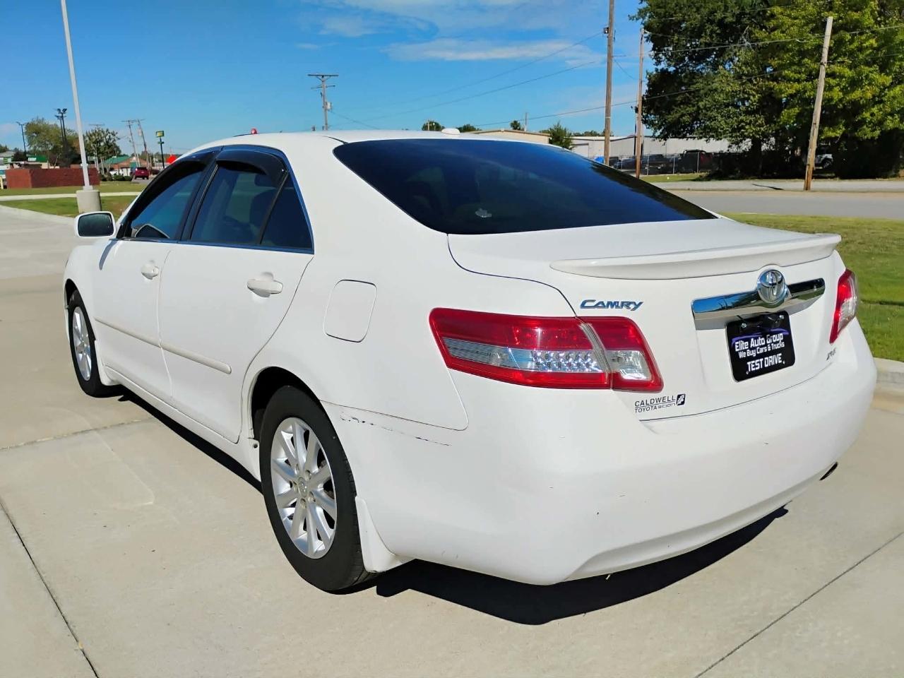 Toyota Camry 4dr Sdn I4 Man (Natl) 2010