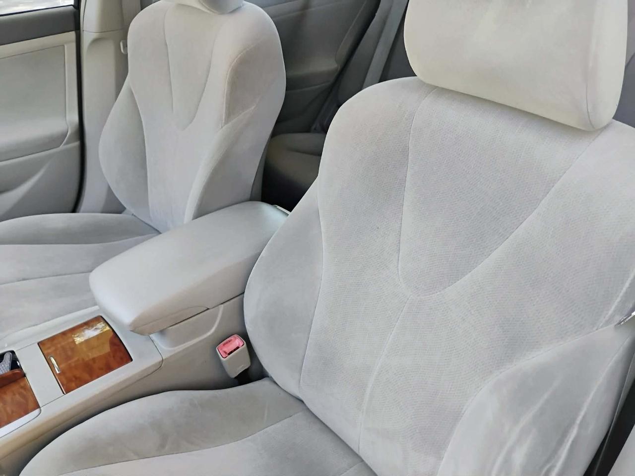 Toyota Camry 4dr Sdn I4 Man (Natl) 2010