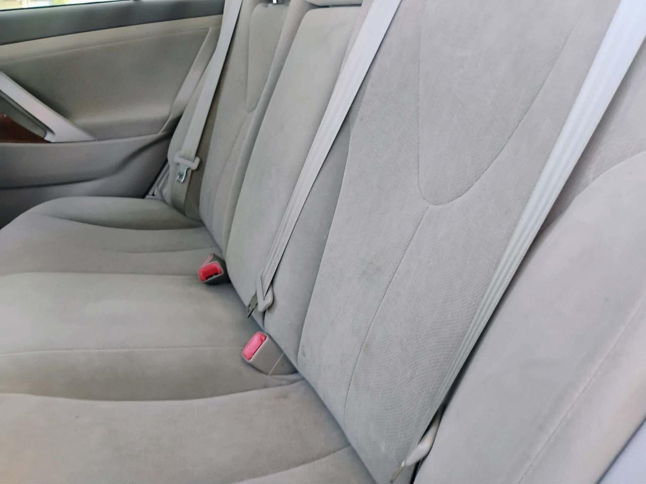 Toyota Camry 4dr Sdn I4 Man (Natl) 2010