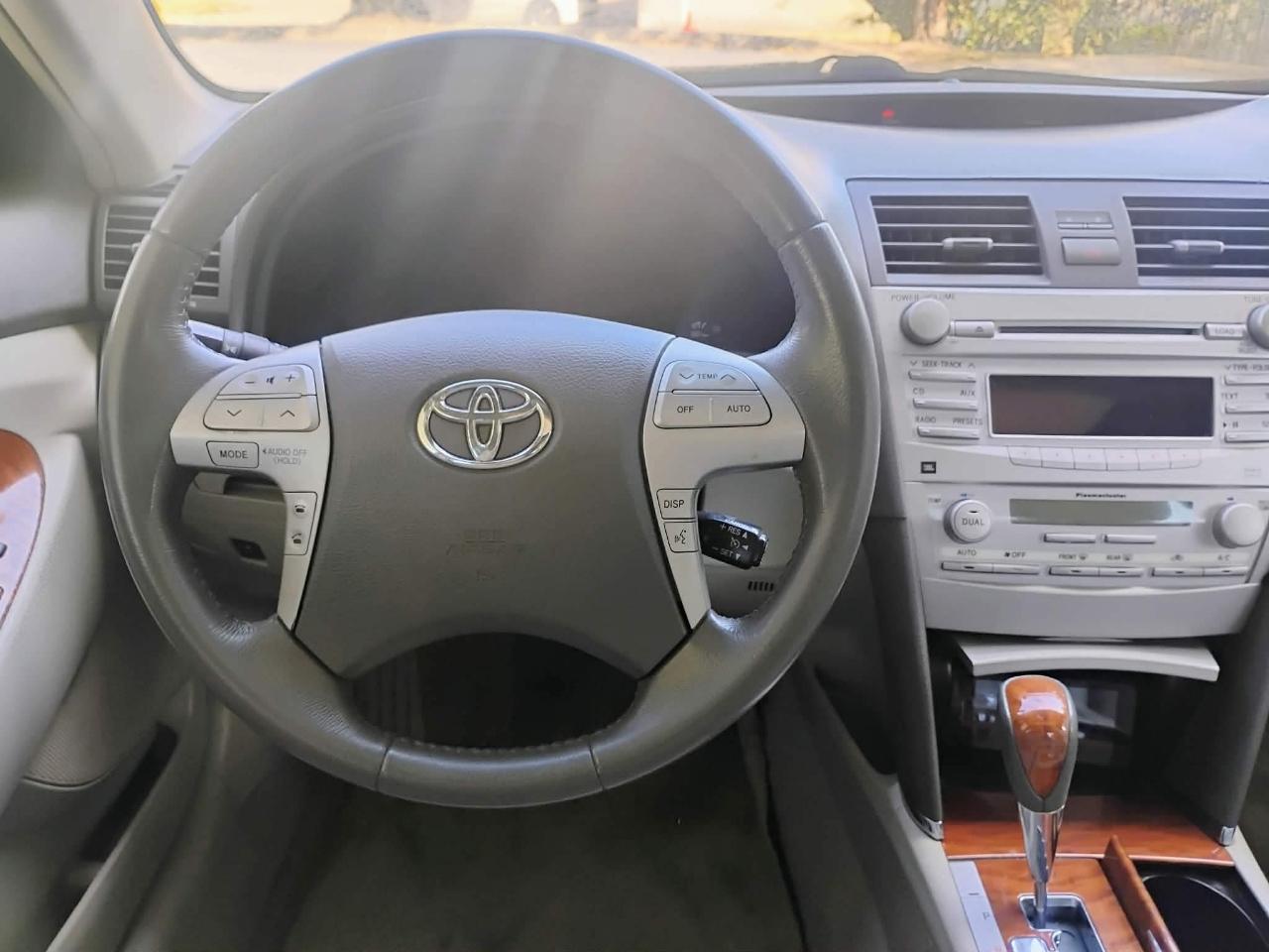 Toyota Camry 4dr Sdn I4 Man (Natl) 2010