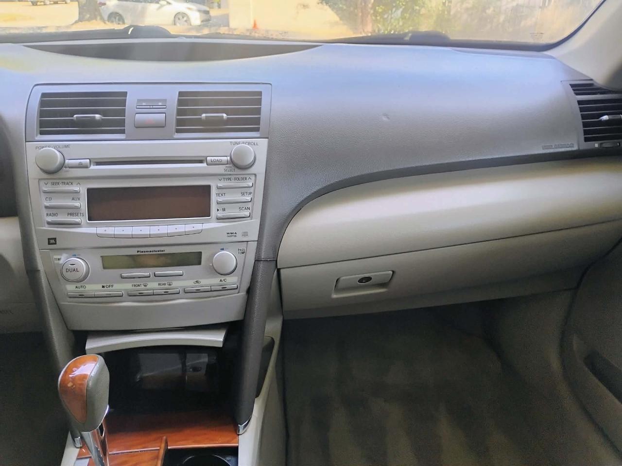 Toyota Camry 4dr Sdn I4 Man (Natl) 2010