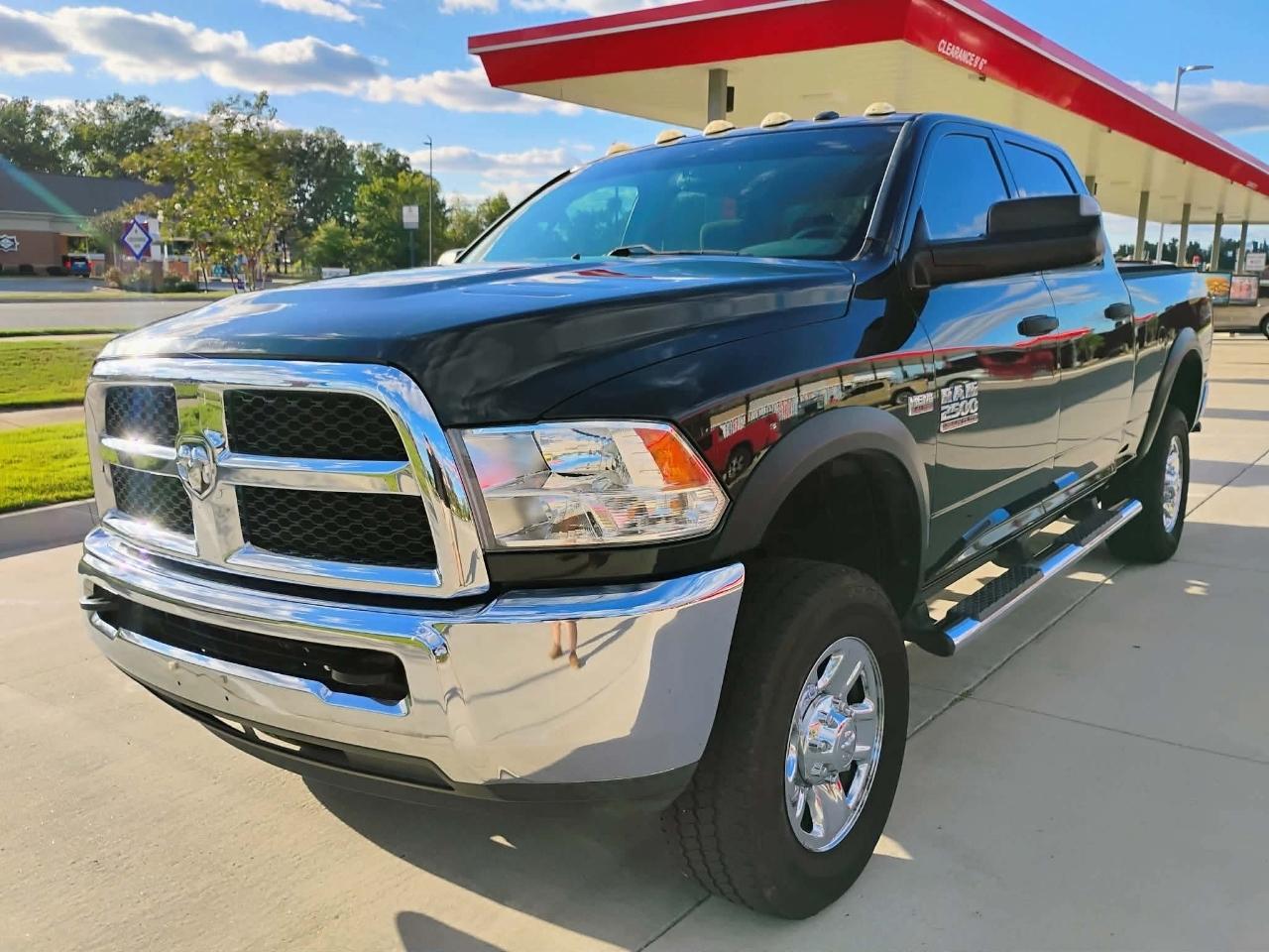 RAM 2500 Tradesman 4x4 Crew Cab 6'4" Box 2018