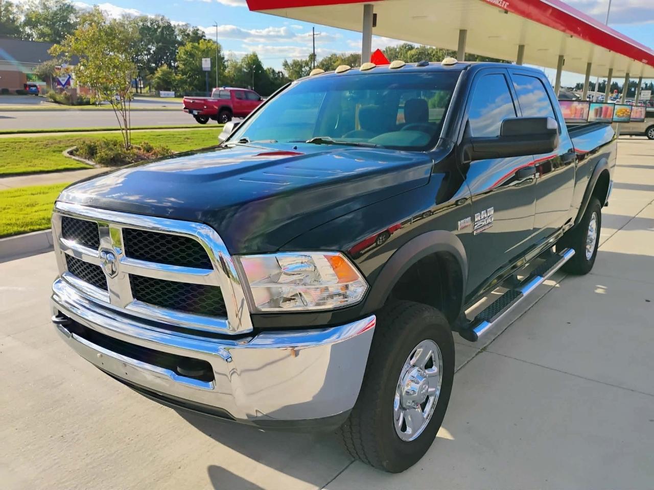 RAM 2500 Tradesman 4x4 Crew Cab 6'4" Box 2018