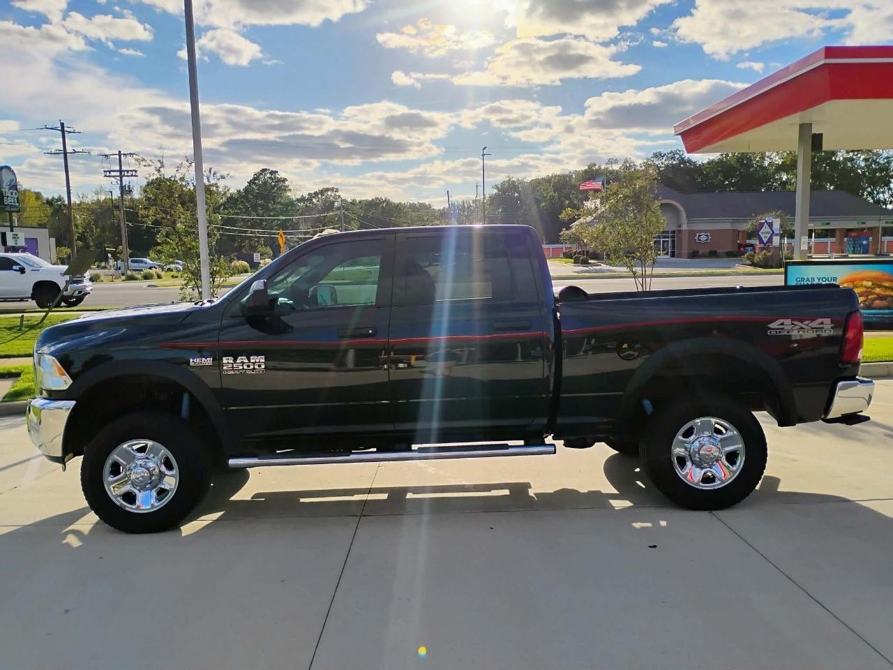 RAM 2500 Tradesman 4x4 Crew Cab 6'4" Box 2018
