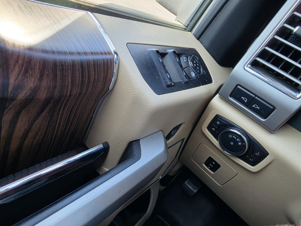 Ford F-150 2WD SuperCrew 157" Lariat 2015