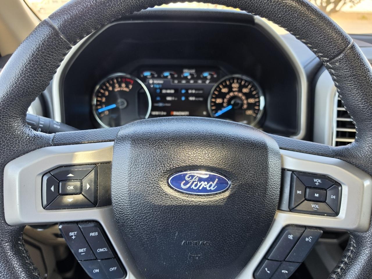Ford F-150 2WD SuperCrew 157" Lariat 2015