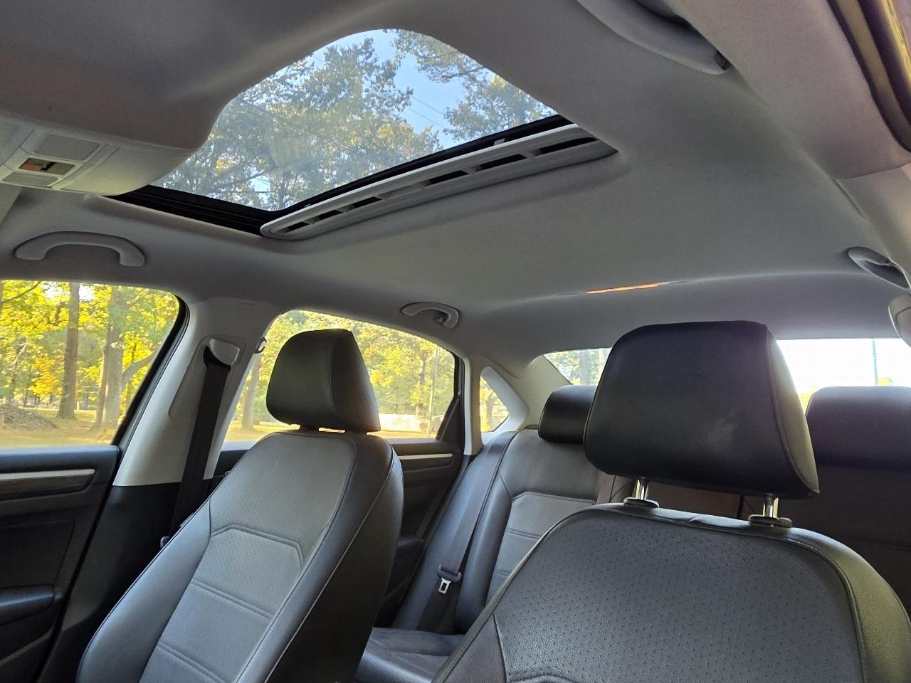 Volkswagen Passat 4dr Sdn 1.8T Auto SE 2016