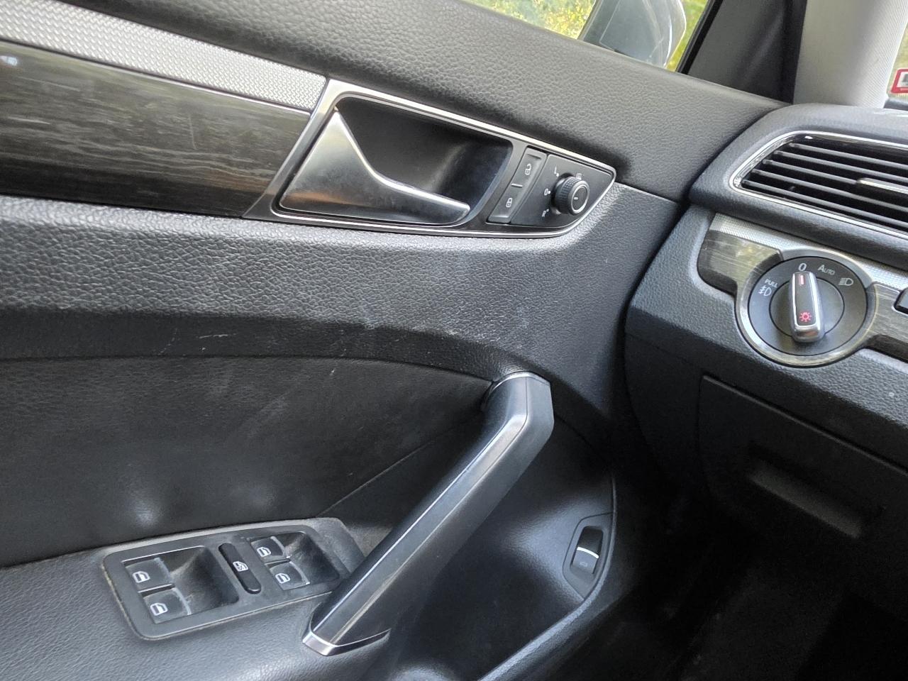 Volkswagen Passat 4dr Sdn 1.8T Auto SE 2016
