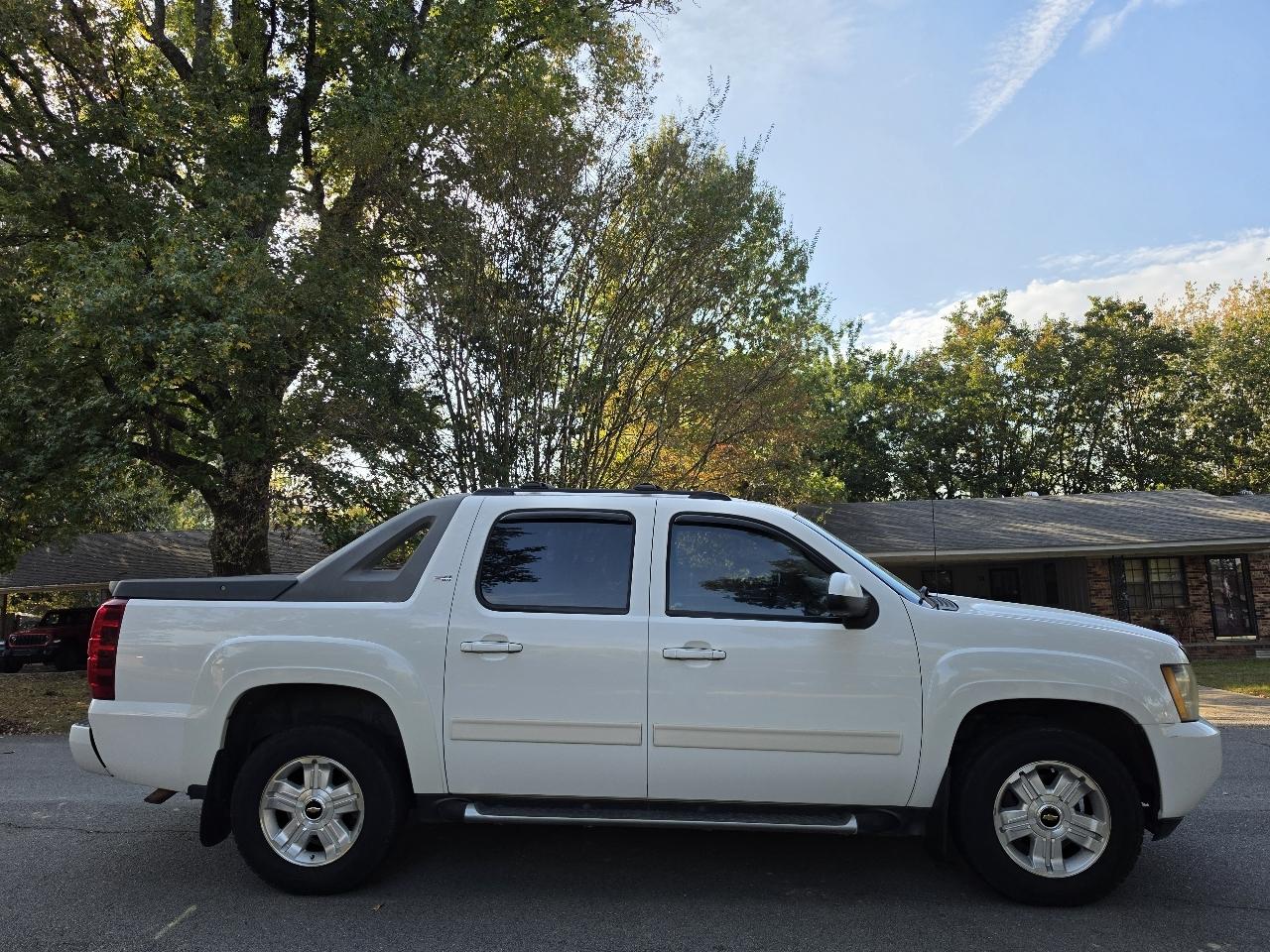 Chevrolet Avalanche 4WD Crew Cab 130" LT w/2LT 2009