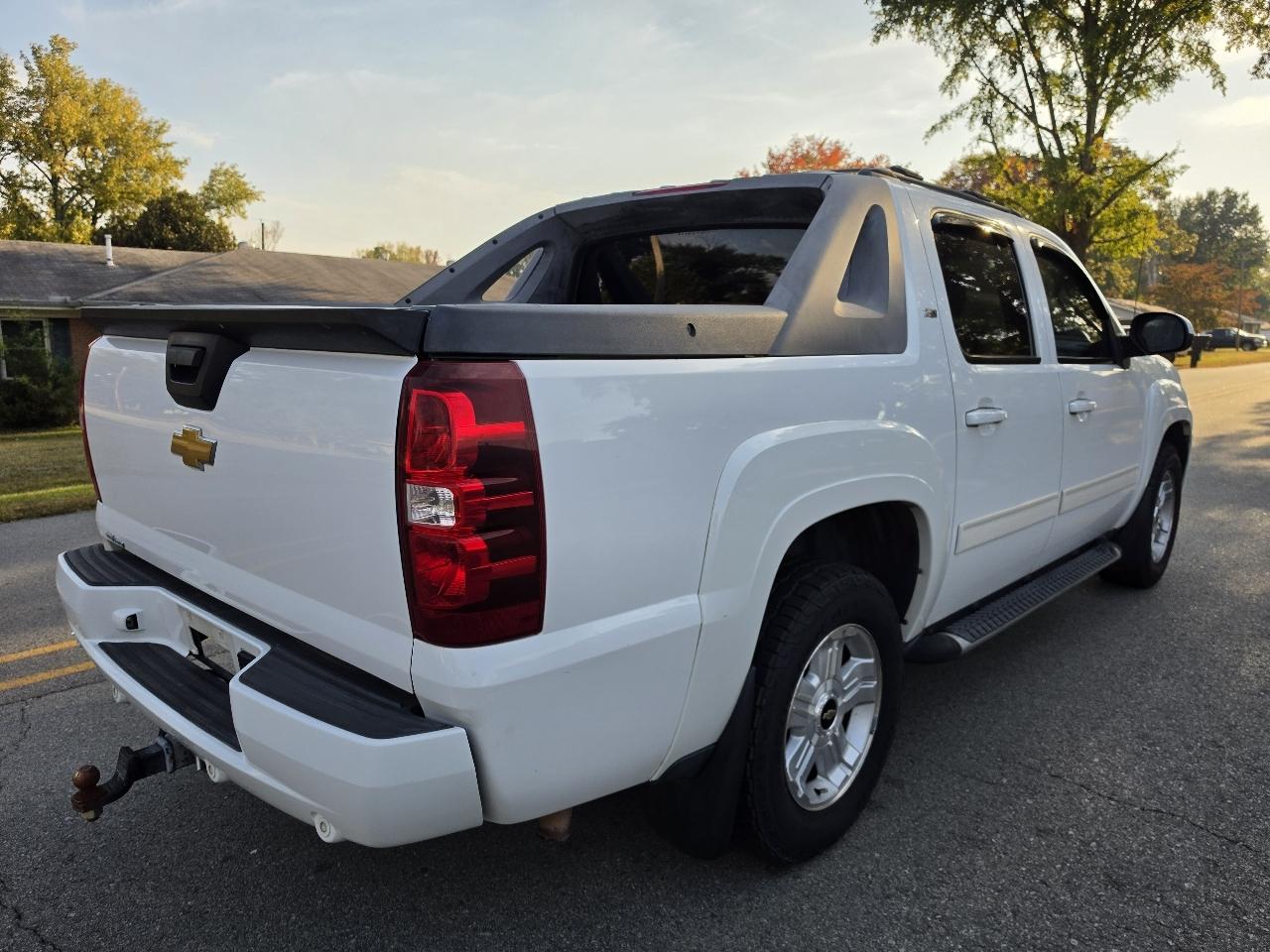 Chevrolet Avalanche 4WD Crew Cab 130" LT w/2LT 2009