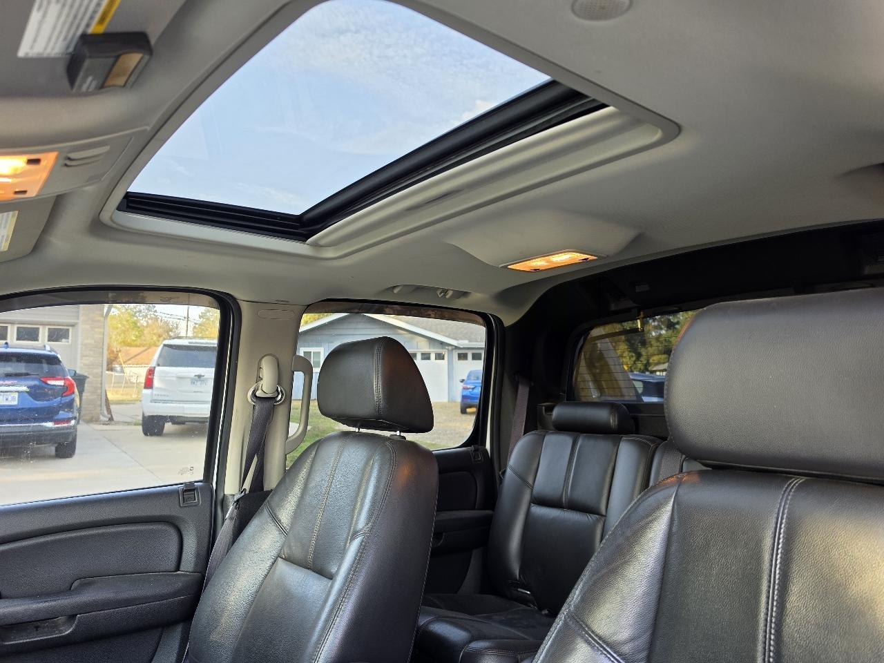 Chevrolet Avalanche 4WD Crew Cab 130" LT w/2LT 2009