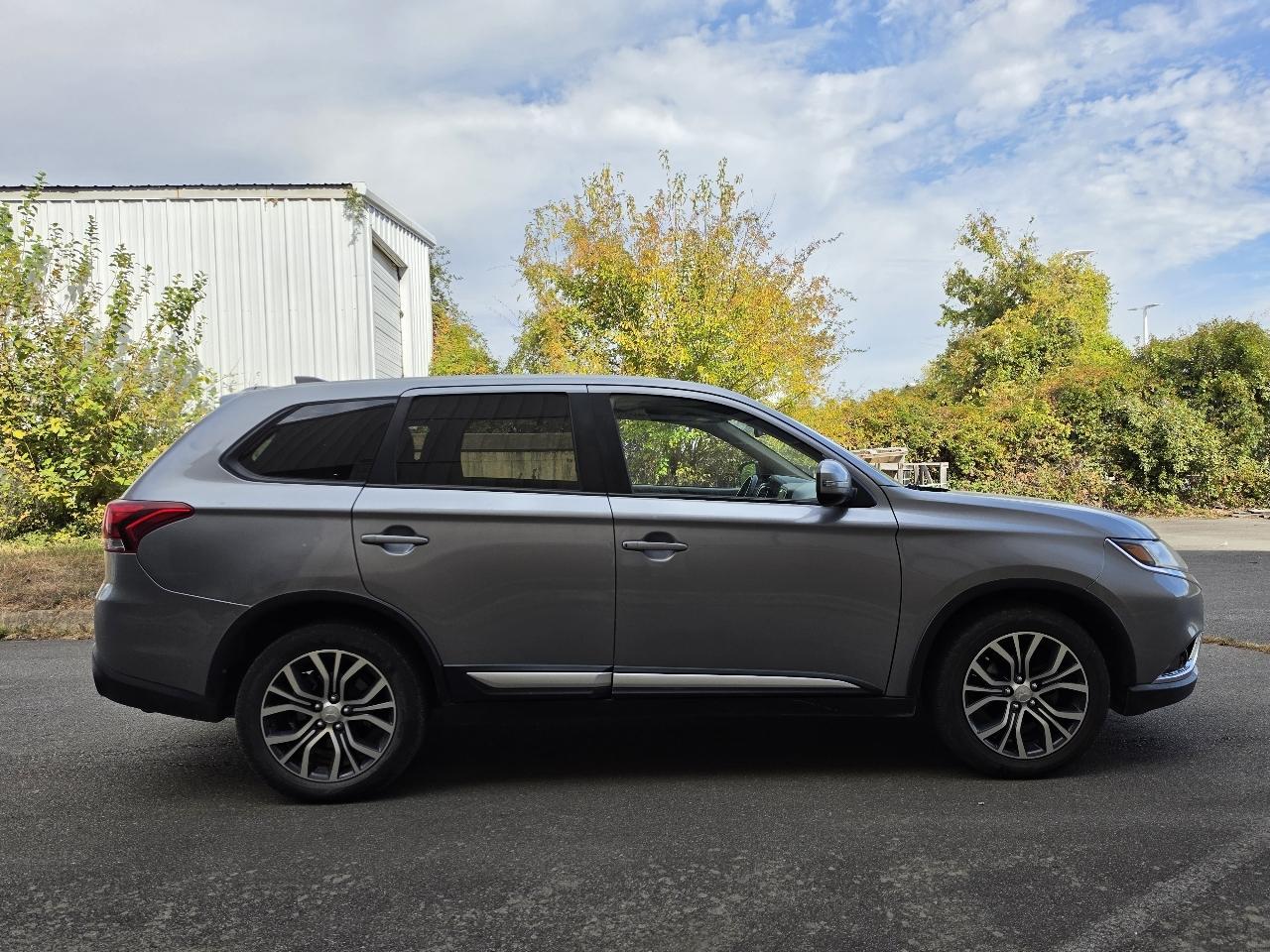 Mitsubishi Outlander SEL FWD 2018