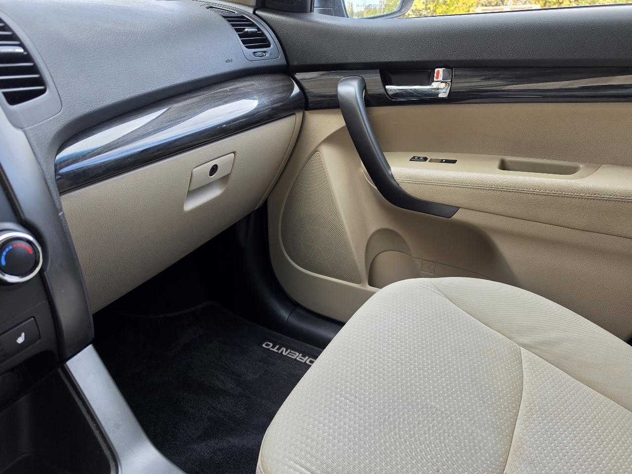 Kia Sorento 2WD 4dr I4-GDI LX 2012