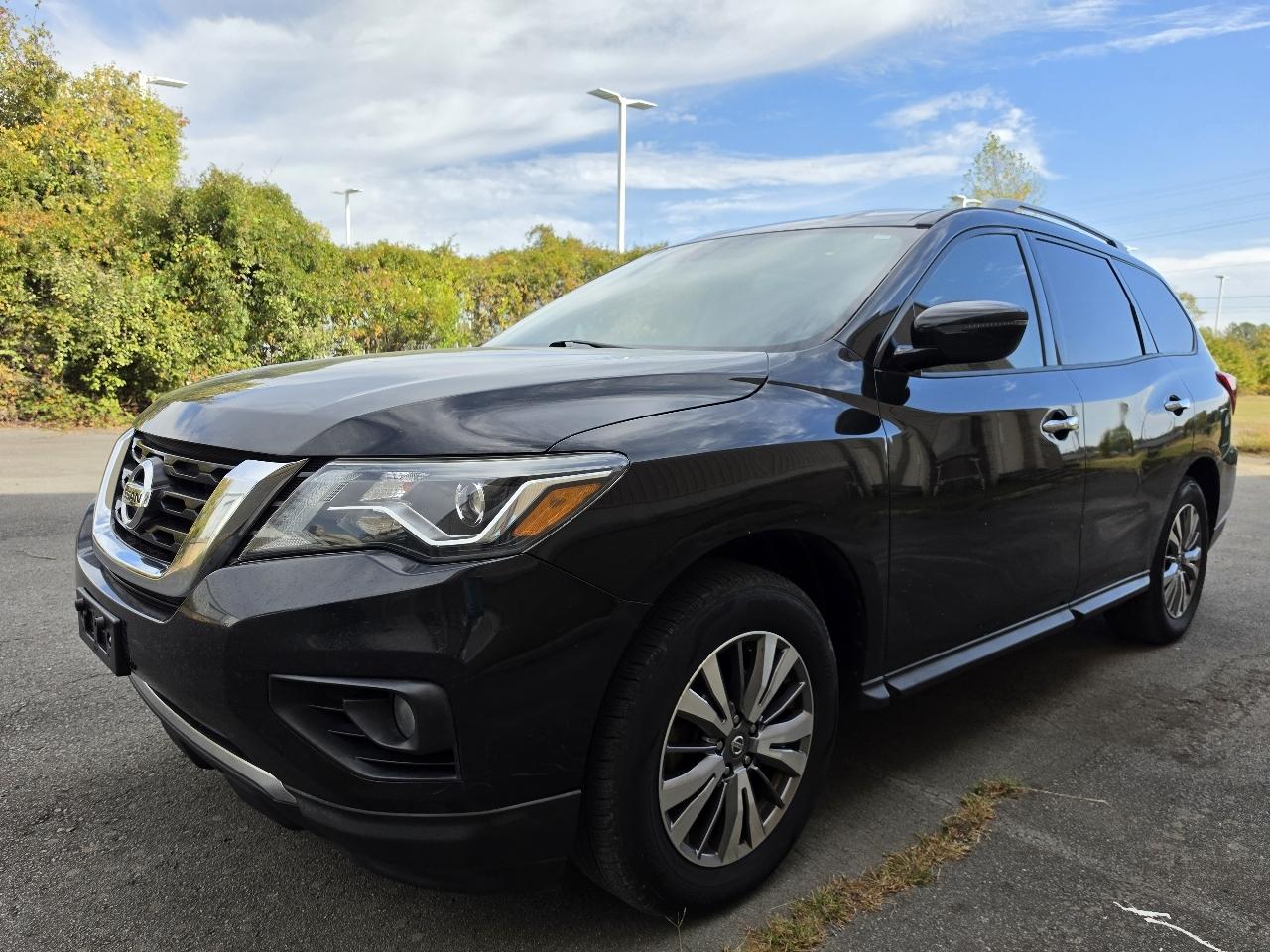 Nissan Pathfinder 4x4 SV 2019