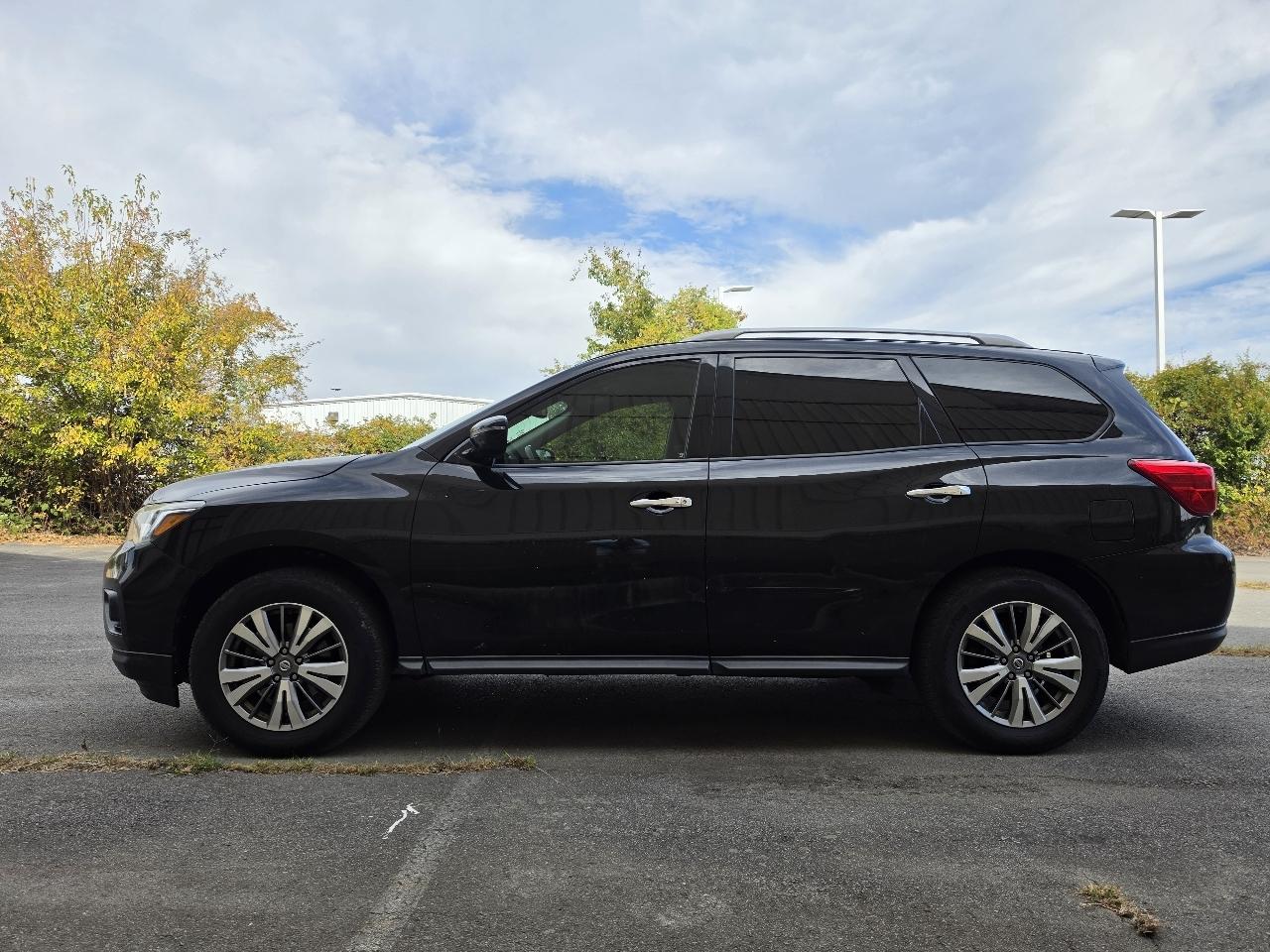 Nissan Pathfinder 4x4 SV 2019