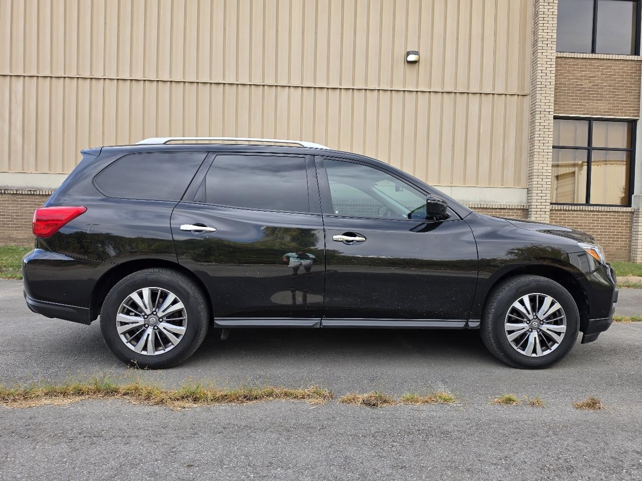 Nissan Pathfinder 4x4 SV 2019