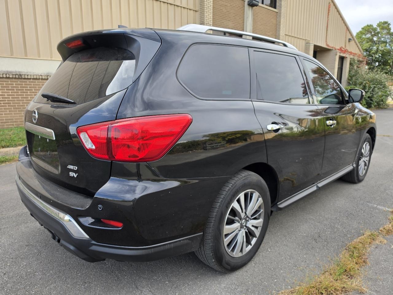 Nissan Pathfinder 4x4 SV 2019