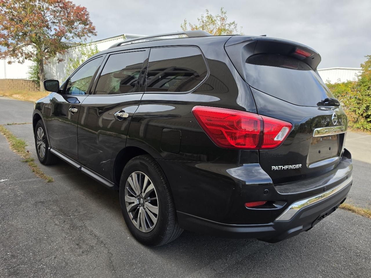 Nissan Pathfinder 4x4 SV 2019