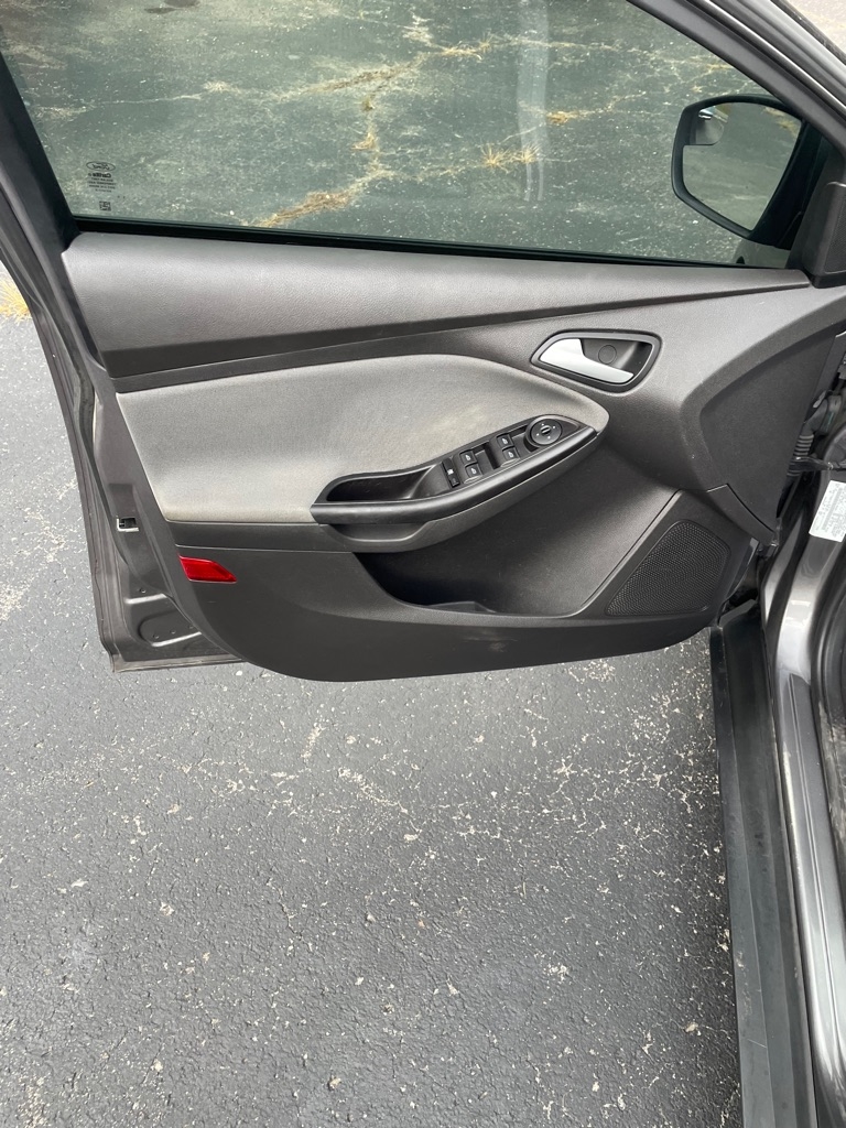 Ford Focus SE Sedan 2013