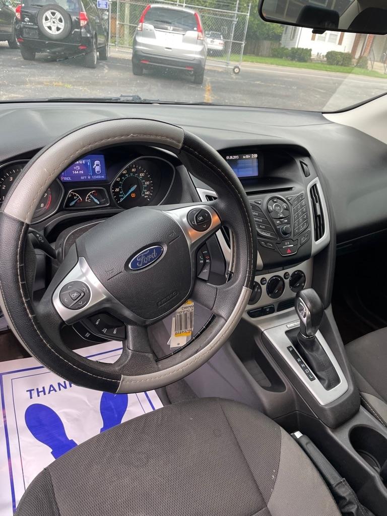 Ford Focus SE Sedan 2013