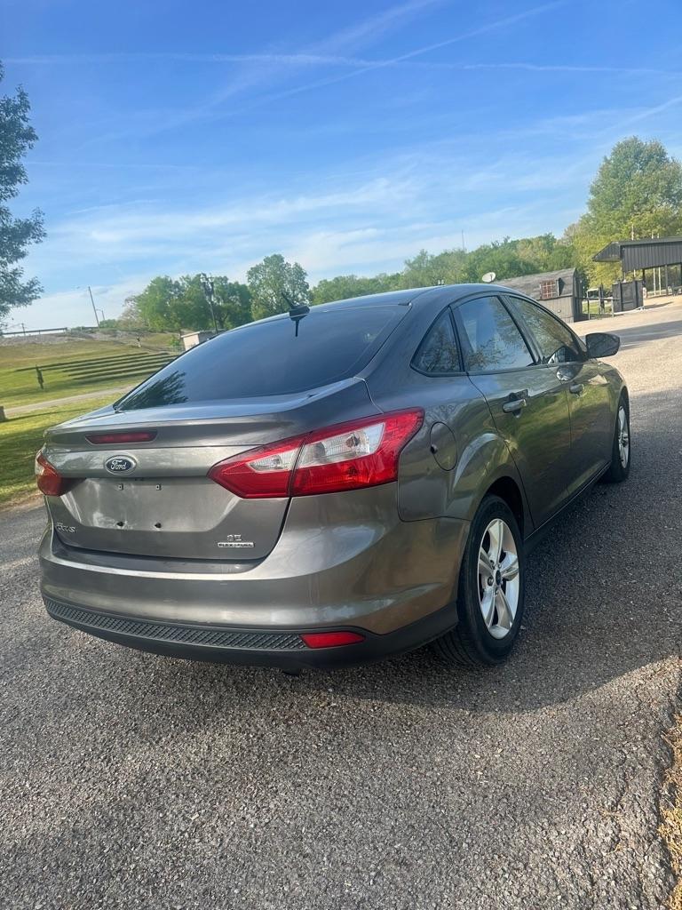 Ford Focus SE Sedan 2013