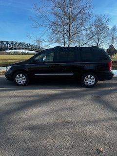 Hyundai Entourage  2007
