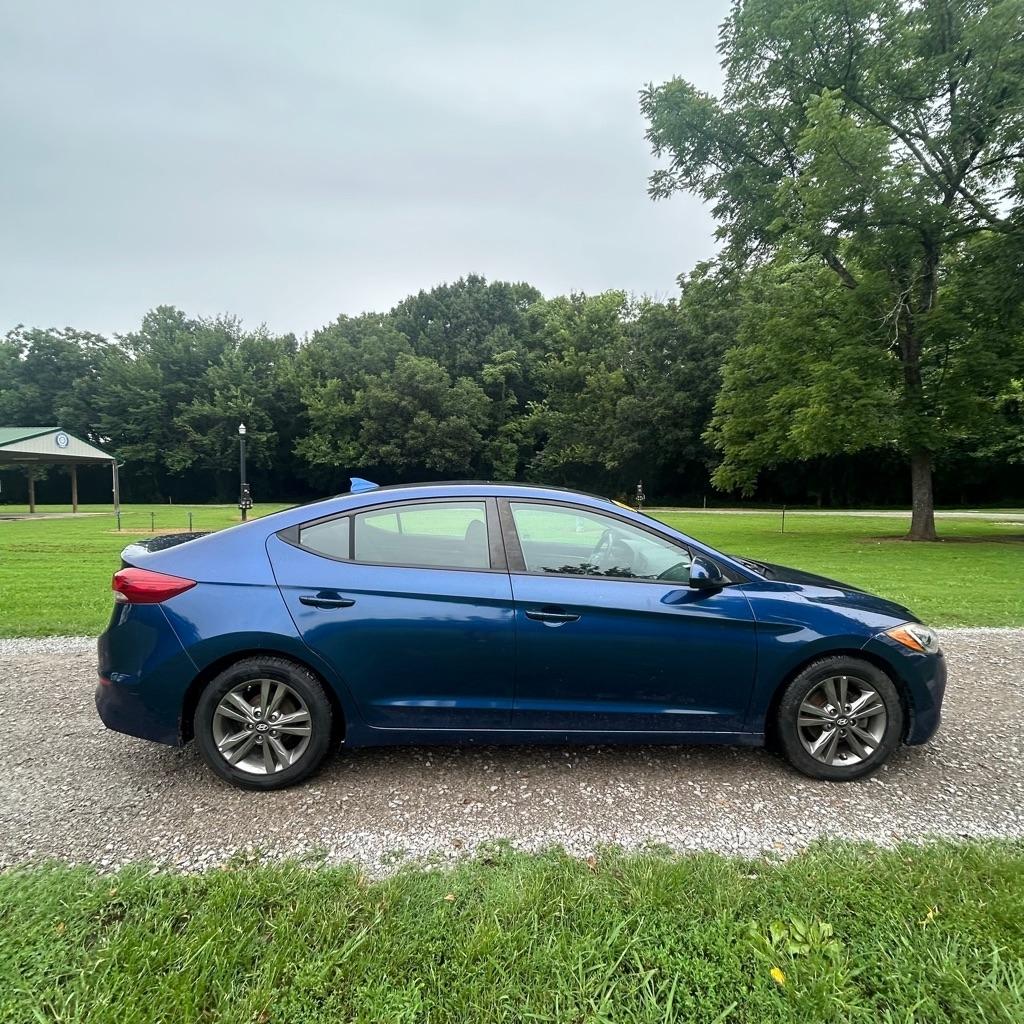 Hyundai Elantra Value Edition 6A 2017