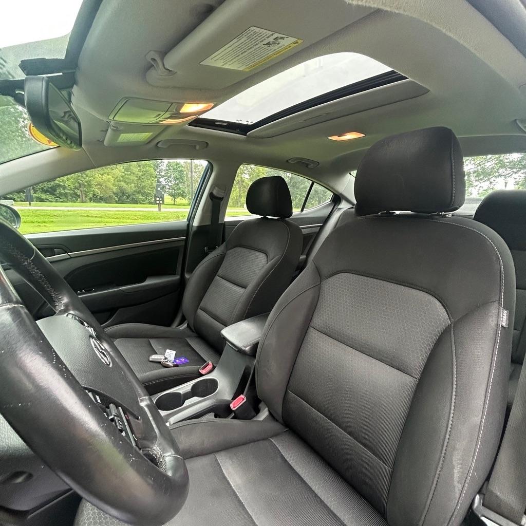Hyundai Elantra Value Edition 6A 2017