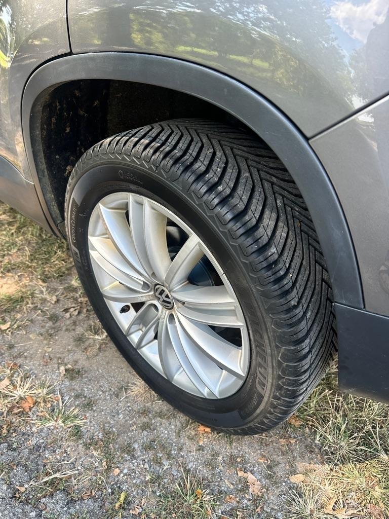 Volkswagen Tiguan S 4Motion 2011