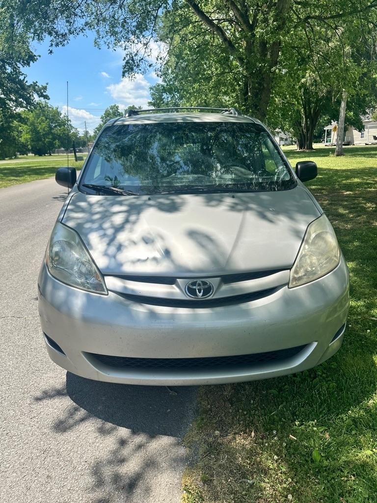 Toyota Sienna CE FWD 7 Passenger 2010