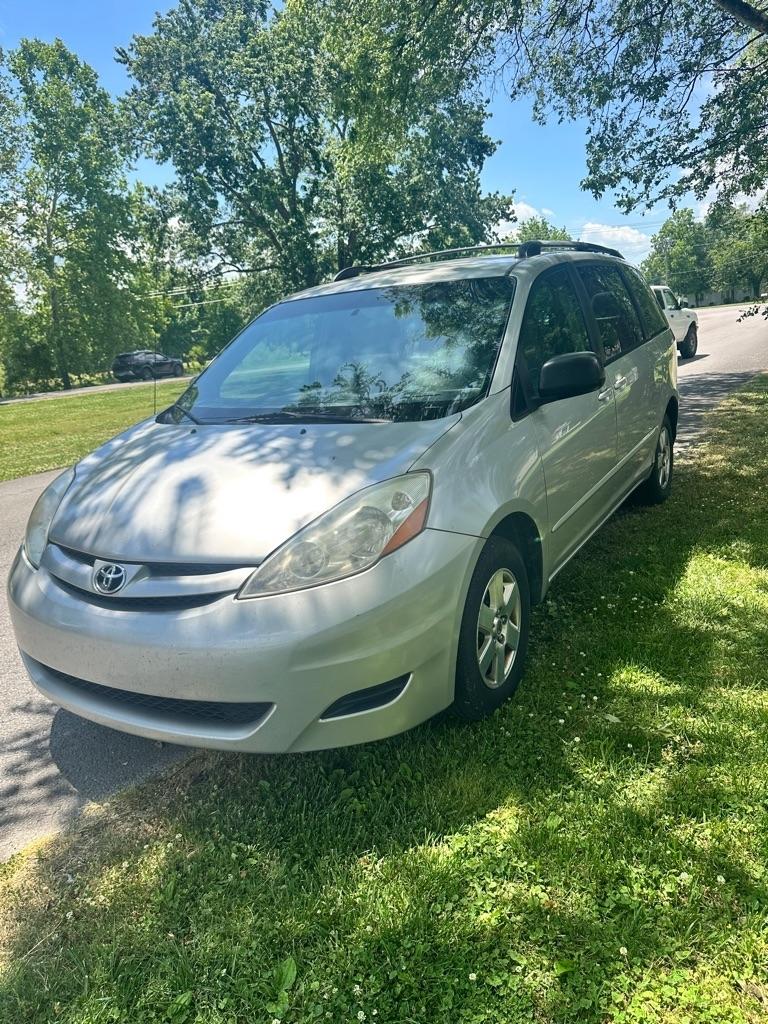 Toyota Sienna CE FWD 7 Passenger 2010