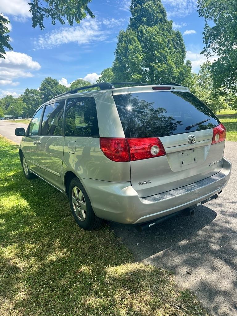 Toyota Sienna CE FWD 7 Passenger 2010