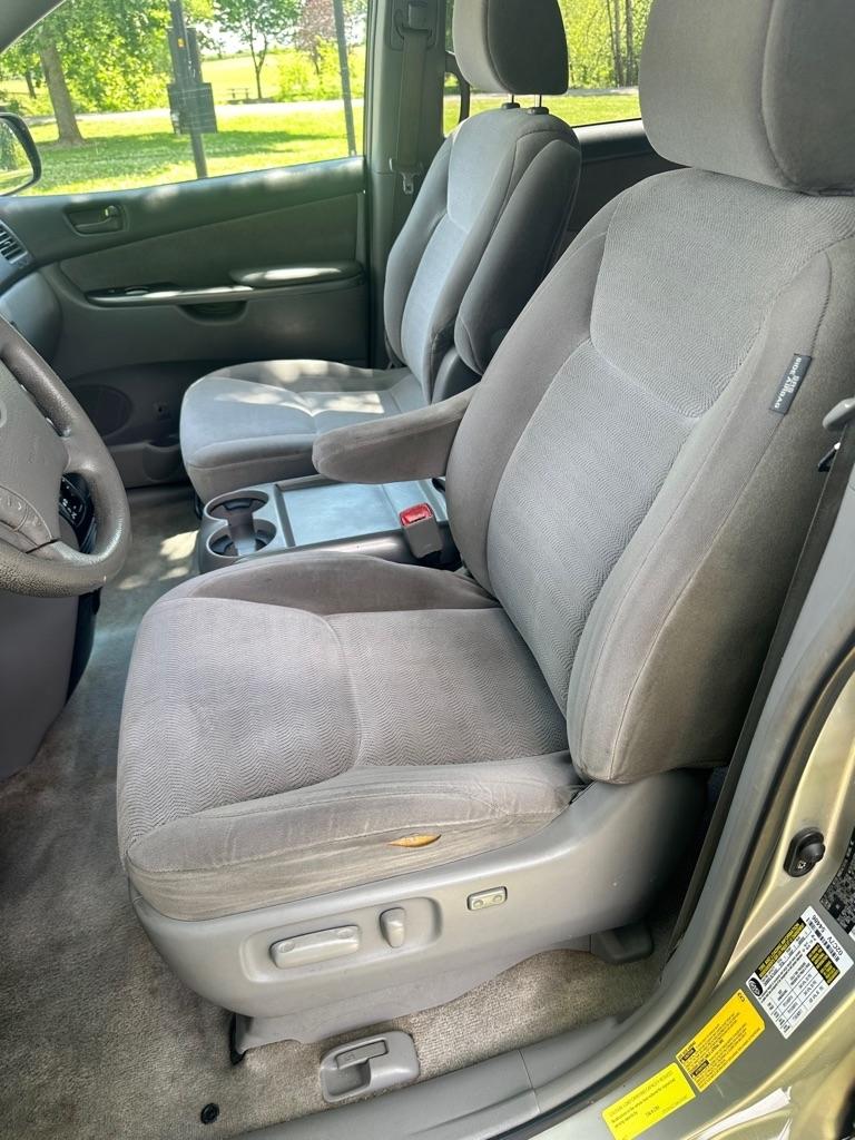 Toyota Sienna CE FWD 7 Passenger 2010