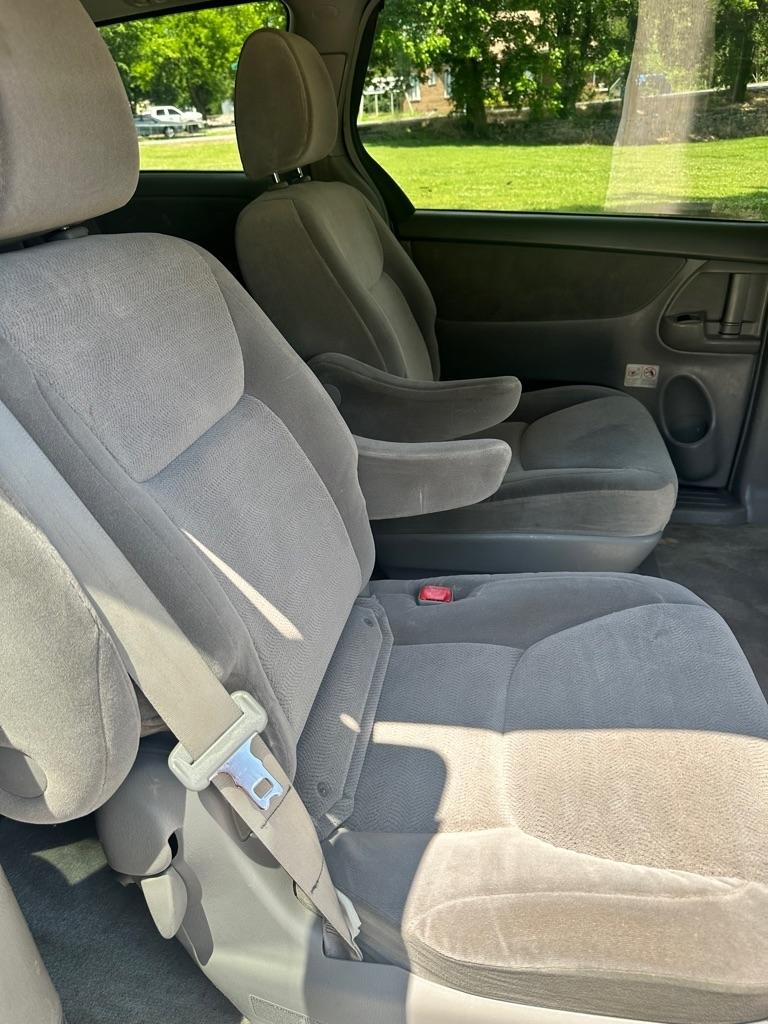 Toyota Sienna CE FWD 7 Passenger 2010