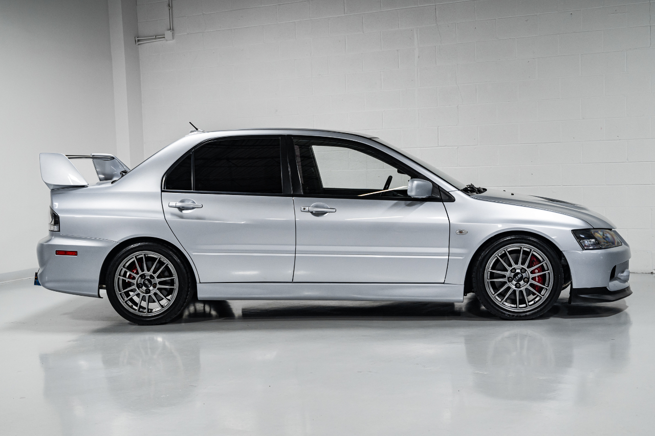 2006 Mitsubishi Lancer Evolution IX photo 2