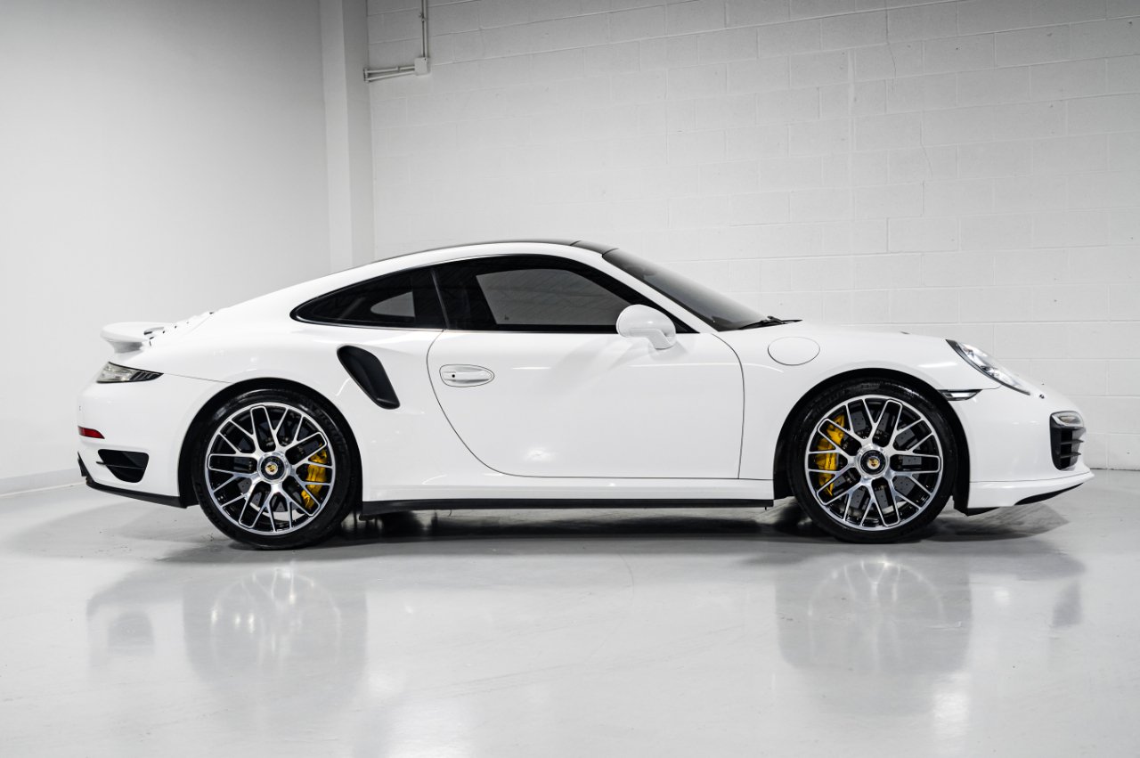 2016 Porsche 911 Turbo photo 2