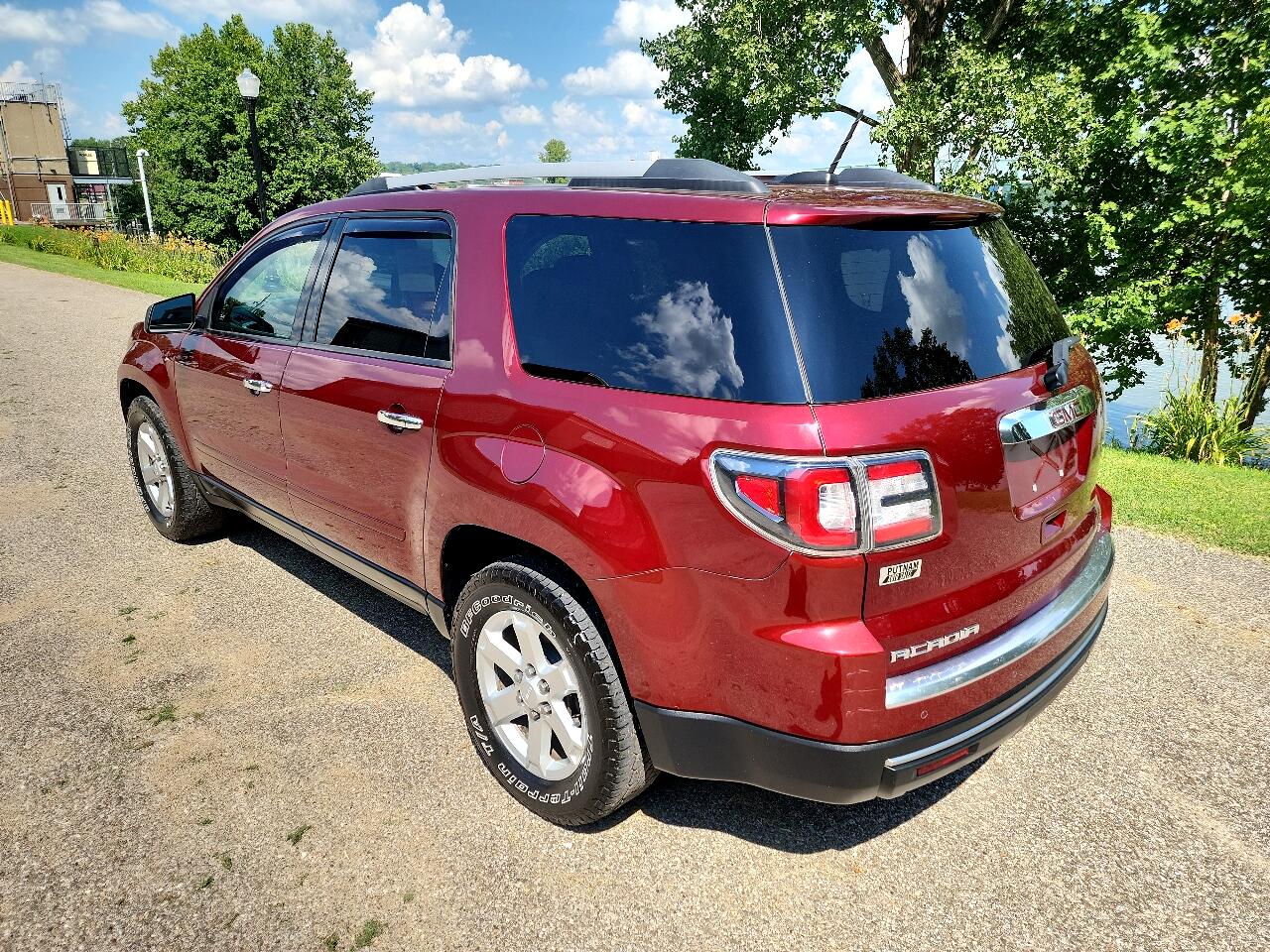 2016 Gmc Acadia SLE photo 2
